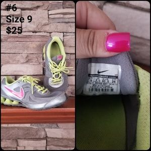 Women's Nike Shoes Size 9